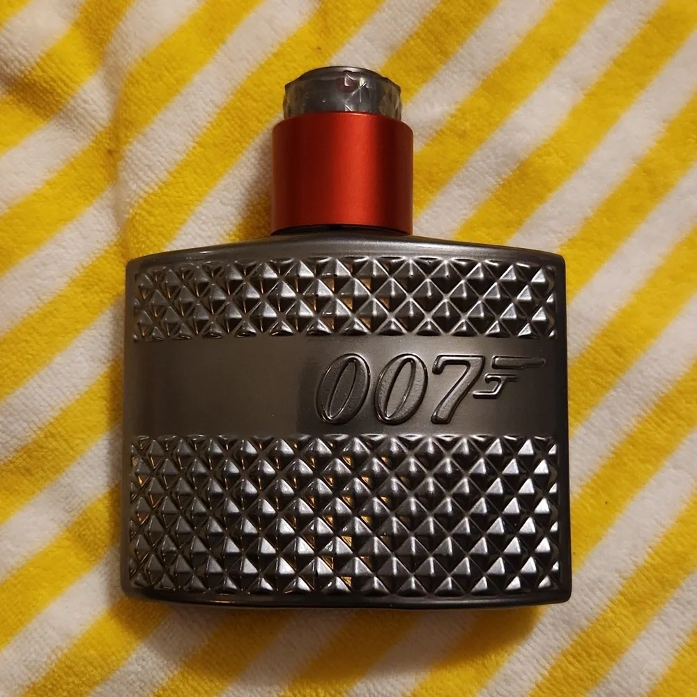 James Bond 007 colones